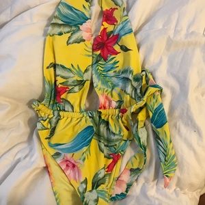 💛one piece bathing suit💛